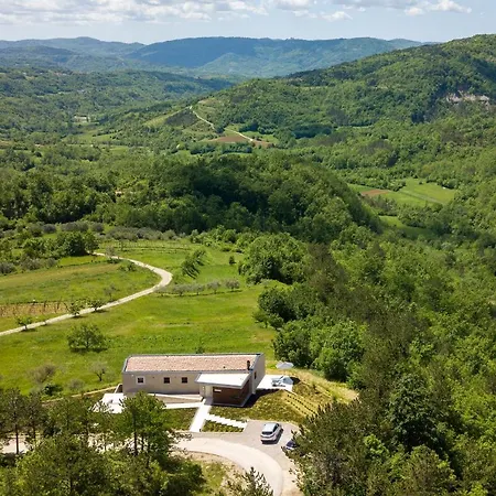 The * Buzet